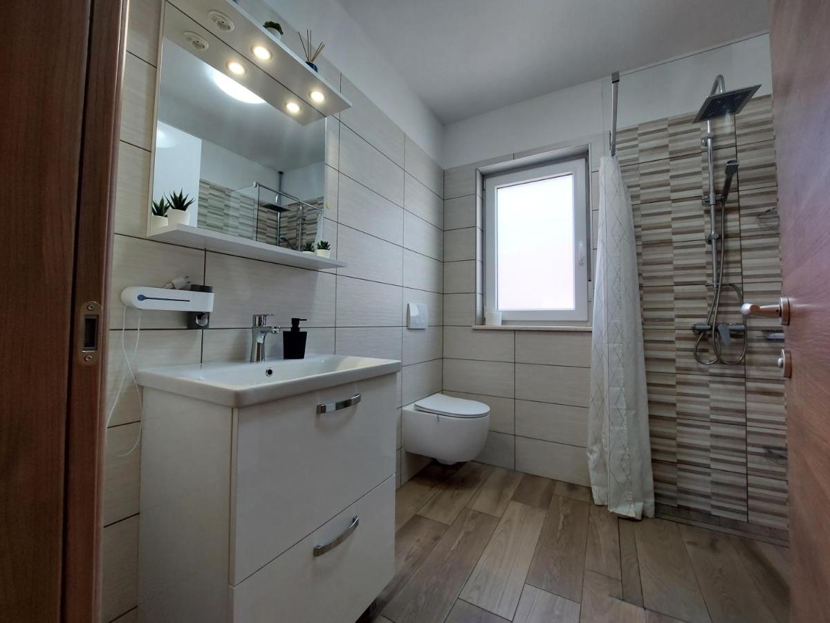Valux Apartman Пула Экстерьер фото
