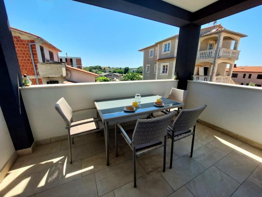 Valux Apartman Пула Экстерьер фото